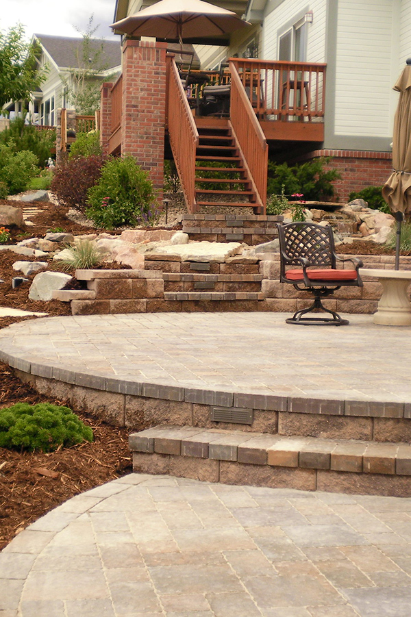 Colorado landscape design with drought-tolerant plants in Highlands Ranch